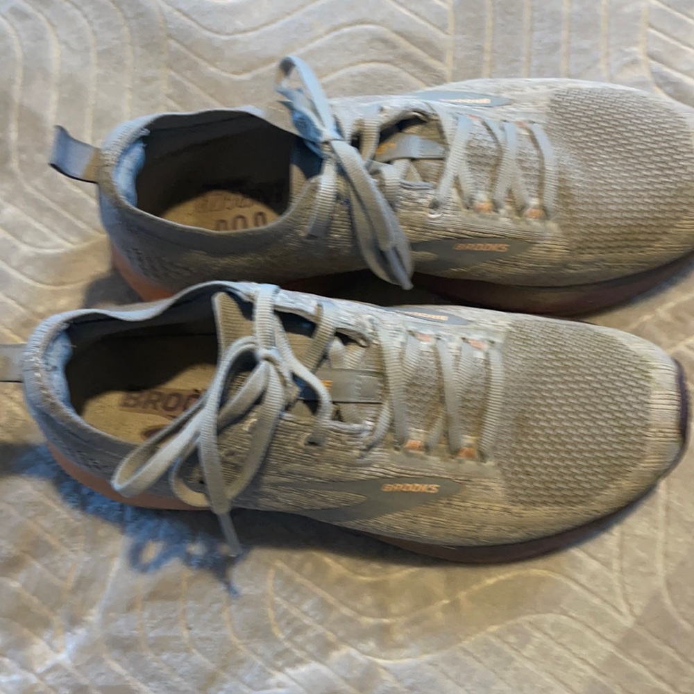Brooks levitate. Size 9! Great for walking or running